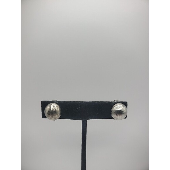 Vintage Earrings Clip On Silver Tone Round Textured Jewelry Costume - Picture 1 of 16